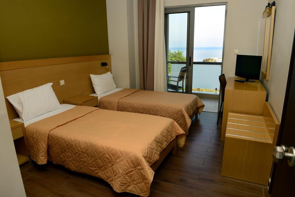 Ionion Hotel Kyparissia Habitación foto